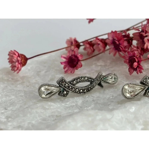 Silver Toned Crossover Style Avon Vintage Art Deco Teardrop Rhinestone Earrings - Picture 3 of 9